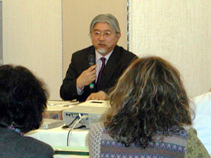 講演する高草木光一氏