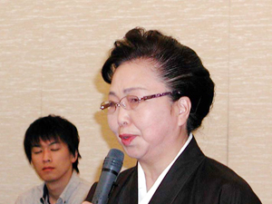感想を述べる稲田雅子氏